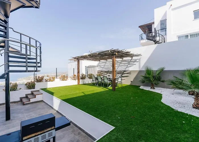 Vilă Sunset White - Ocean View, Jakuzzi, Heated Pool, Air-conditioning, Grill Playa de las Americas (Tenerife)